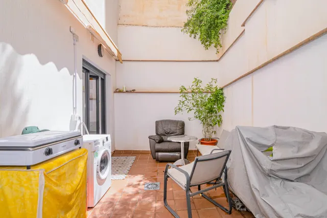 Precioso duplex moderno con patio — 34