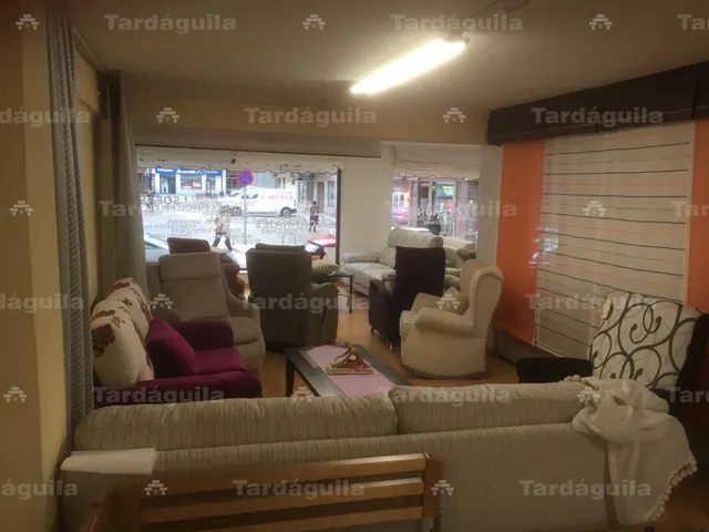 VENTA DE LOCAL CON 480 M2, JUNTO AL PARQUE PICASSO. — 11