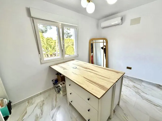 VILLA DE 6 DORMITORIOS Y 2 BAÑOS EN ORIHUELA COSTA (VILLAMARTIN) — 17