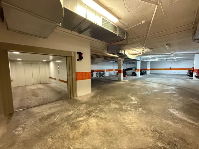 PLAZA DE GARAJE EN EL CENTRO DE TORREVIEJA, A 500 M DEL PUERTO!!!! — 4