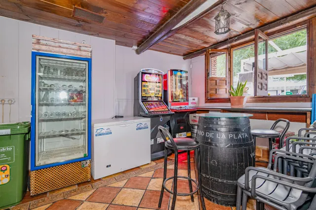 Bar en funcionamiento con local en propiedad, terraza y negocio completo en Atarfe — 16