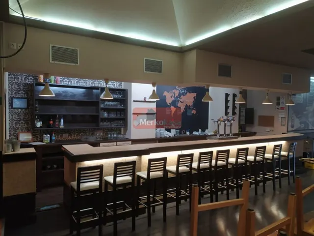 SE ALQUILA CAFE- BAR EN RONDA MERCEDES — 8