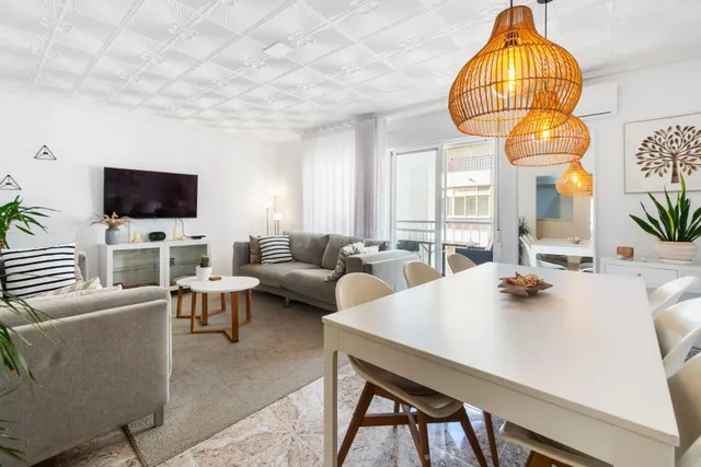 Elegante apartamento reformado de 3 dormitorios a 150 m de la playa del Cura, Torrevieja — 2