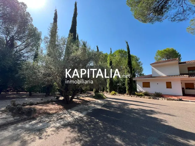 Fantástico chalet a la venta en Ontinyent , zona de Helios - foto 3