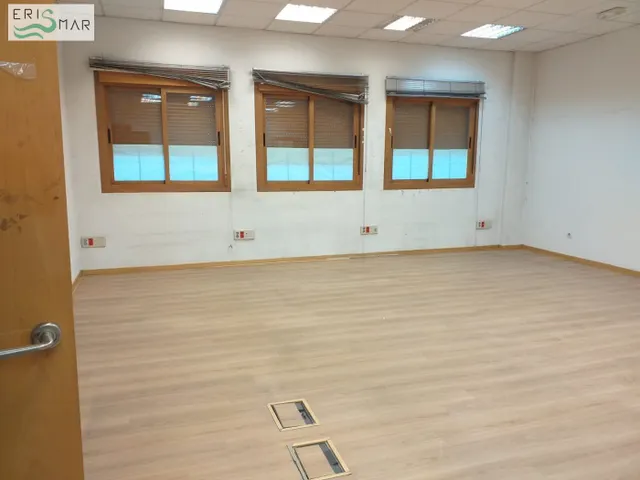 LOCAL COMERCIAL EN ALQUILER Y VENTA EN NAVALCARNERO — 36