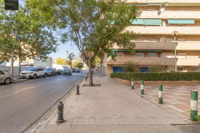Plaza de garaje cerrado con estanterías en parque Genil cerca de Hospital La Inmaculada — 22