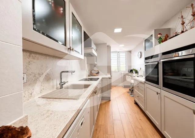 Impresionante Piso Reformado en Sabadell con Vistas y Comodidades — 8