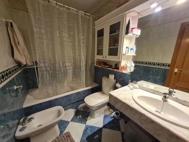 Chalet adosado en alquiler con terraza, piscina y dos plazas de garaje junto al Paseo de Zorrilla — 26