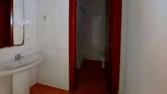 LOCAL EN VENTA EN EL PRAT DE LLOBREGAT (Barcelona). — 11