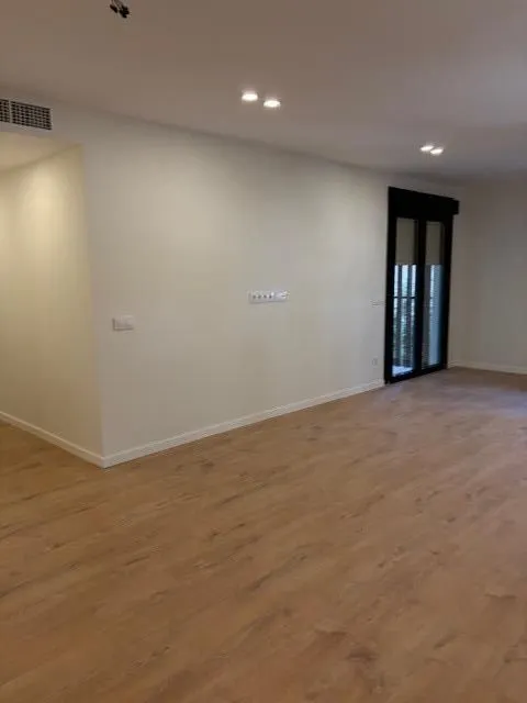 Exclusivo piso reformado en el corazón de Jerónimos, Madrid — 13