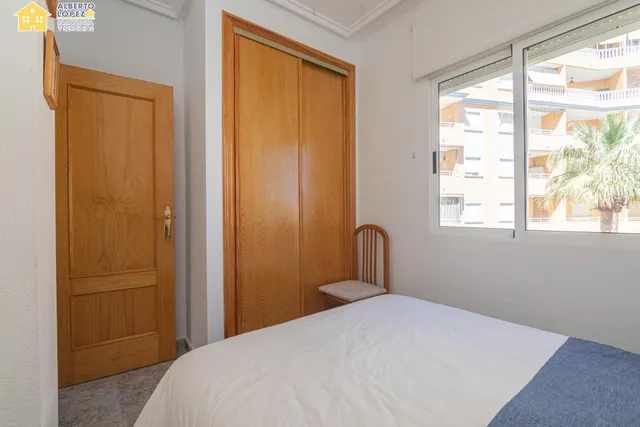 Bungalow en venta en urbanización Las Arenas 2, Arenales del Sol. — 33