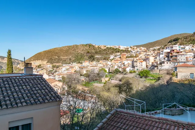 Local con 238m2 en centro de Guejar Sierra — 14