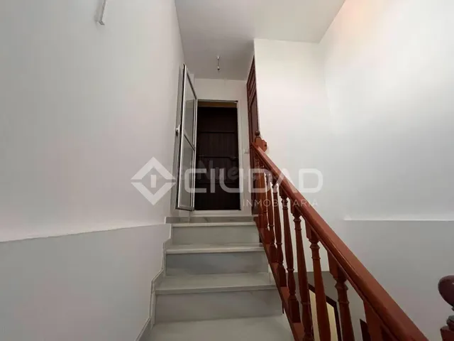 Castillete de esquina con amplio espacio exterior — 45
