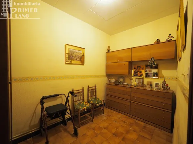 Amplia Casa en Tomelloso con Acceso a Dos Calles por solo €155,000 — 6