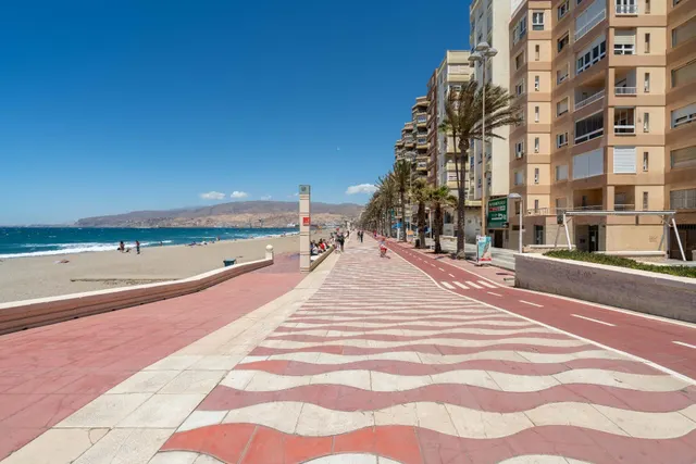 Piso en Venta en Ciudad Jardín, Almería - Oportunidad Única — 22