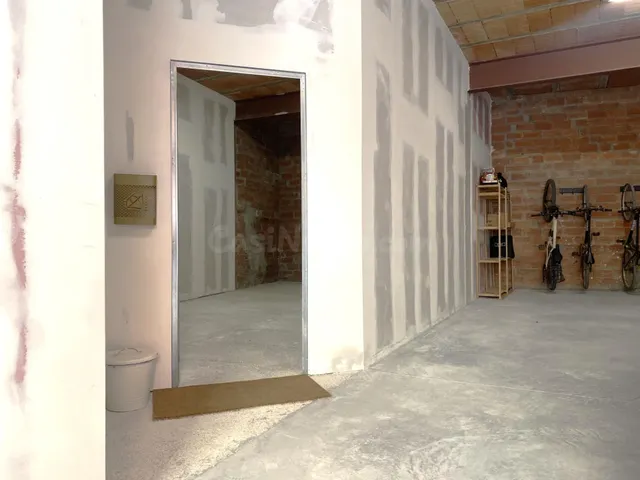 Alquiler trastero 32 m2 en garaje con alarma. Sant Pere Pesc