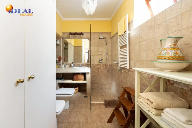 GRAN CASA EN ALBAICÍN BAJO. — 10