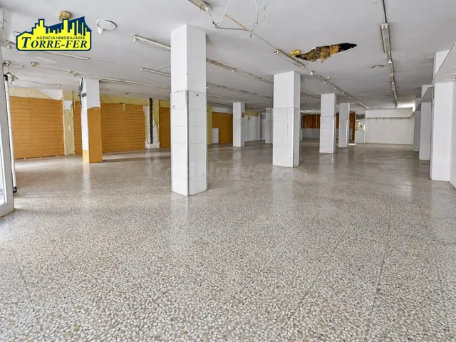 LOCAL COMERCIAL DE 406 M2 EN C/GERONA. - foto 3