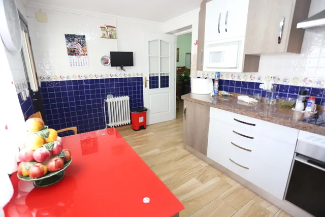 Casa en planta baja para entrar a vivir con 3 dormitorios, cocina amplia, salón, comedor, 2 patios y lavadero — 20