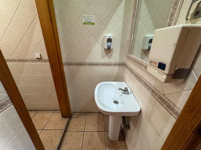 Se vende bar en funcionamiento – 58 m2 – Excelente ubicación frente a centro de salud — 7
