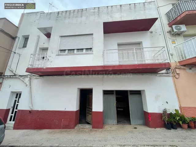 CASA DE 4 habitaciones, 1 WC, GARAJE PARA 2 COTXES Y TERRAZA