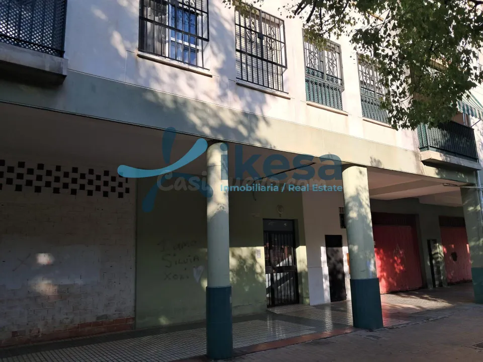 Piso VPO en Residencial las Dalias I. Con garaje y piscina comunitaria.
