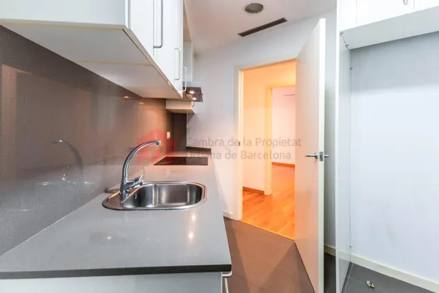 Vivienda esquinera y con encanto en el corazón del Eixample con el estilo clásico de la ciudad de Barcelona. — 13