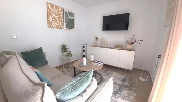Adosado reformado de tres habitaciónes más apartamento con parking y piscina comunitaria. — 17