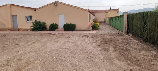 Edificio con piscina — 7