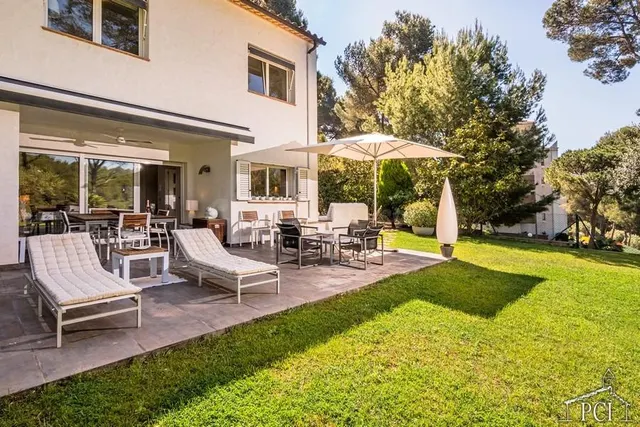 ALQUILER TURÍSTICO - Fantástica casa esquinera con piscina c