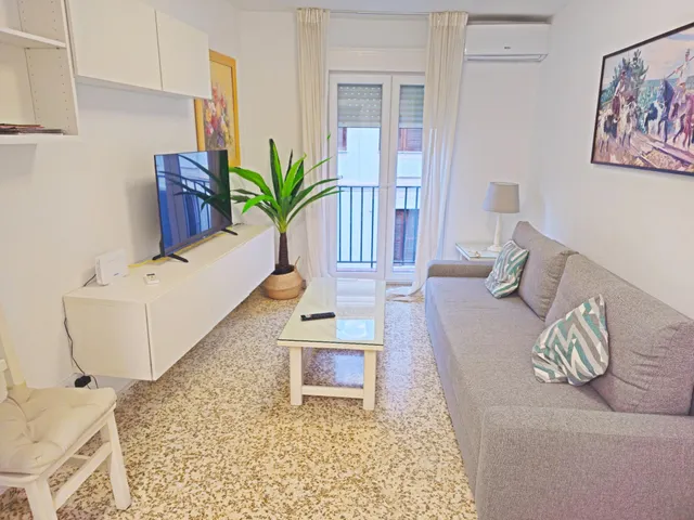Estupendo apartamento con LICENCIA TURISTICA junto a La Campana — 2