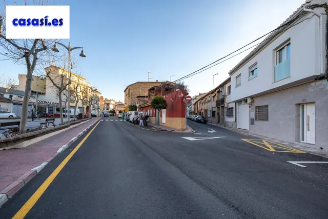 Casa con estupenda ubicación en Armilla. avenida de los ogíjares — 21