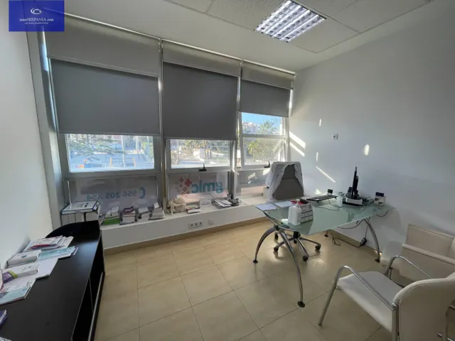 Se alquila local ideal para centro de salud. — 13