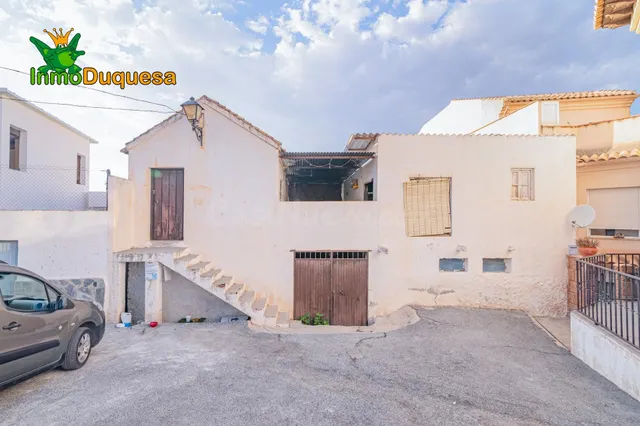 Casa adosada con 5 dorm. en el Barrio de Monachil.