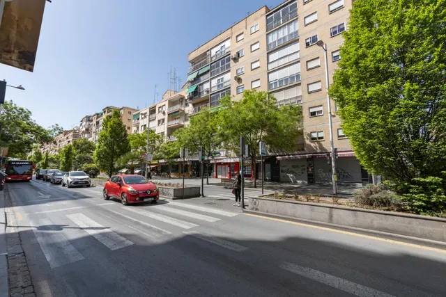 Piso con terraza y gran potencial junto a Camino de Ronda — 44