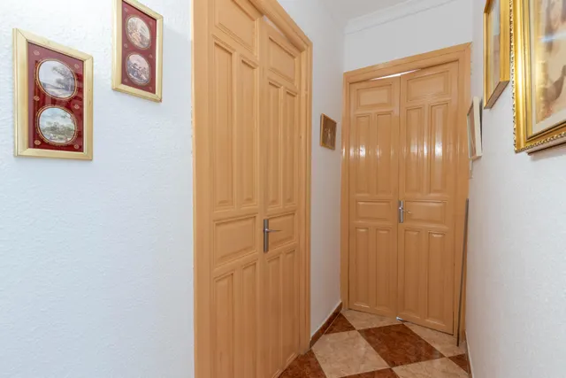 Oportunidad única en pleno corazón de Granada: luminosidad, ubicación y un enorme potencial de transformación — 16