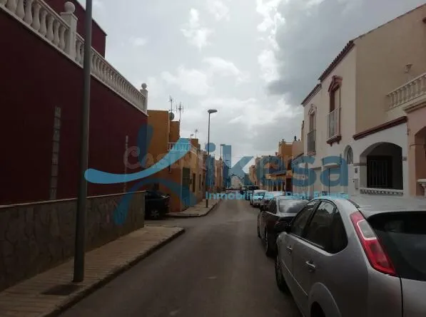 Se vende Chalet Adosado en la localidad de Almería - foto 3