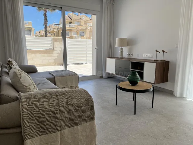 ¡a la venta! espectacular apartamento de obra nueva con jardín privado en Torrevieja** — 2