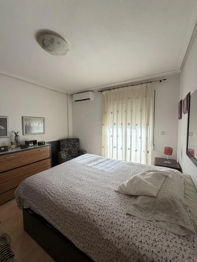 Dúplex familiar con 20 placas solares — 34