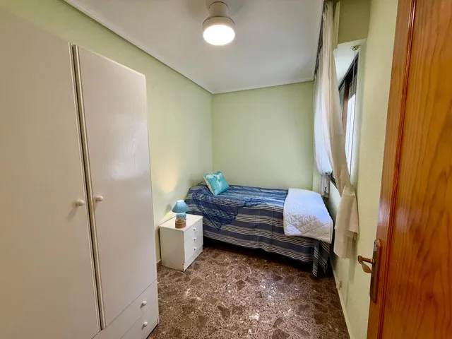 ¡Apartamento de tres dormitorios y amplia terraza al sur cerca de la playa, en Avenida de Habaneras! Torrevieja — 13