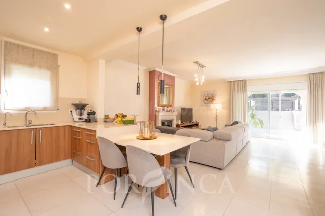 Villa con piscina, jacuzzi y licencia turística cerca de Cal - foto 2