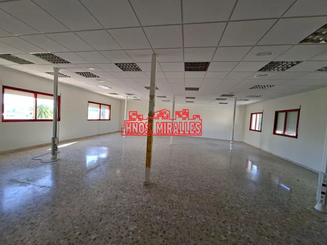 ¡¡ GRAN EDIFICIO EN ALQUILER CON 14 DESPACHOS, A 5 MINUTOS DEL AEROPUERTO !! — 13