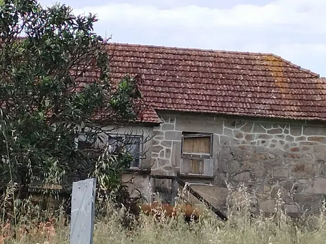 Casa con terreno edificable en Tomiño - foto 2