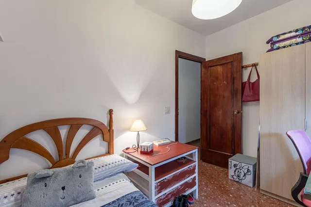 AMPLIO PISO JUNTO A EL CORTE INGLES EN JAEN — 17