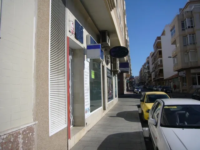 LOCAL COMERCIAL A POCOS METROS MERCADONA CENTRO — 9