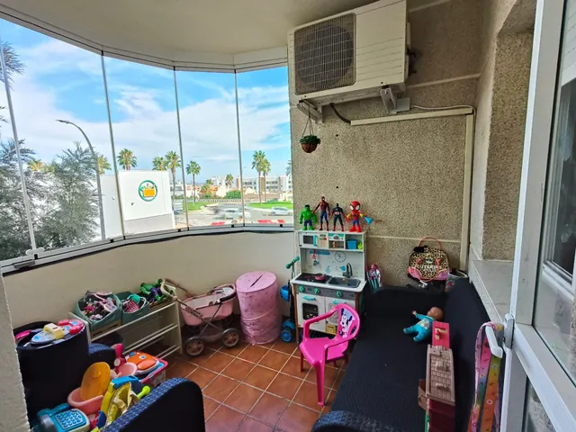 ¡Ideal para familias! Piso de 3 dormitorios con terraza, piscina y jardines en Torremolinos — 26