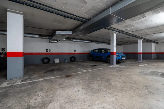 Piso en zona Ocimax con plaza de aparcamiento. — 25