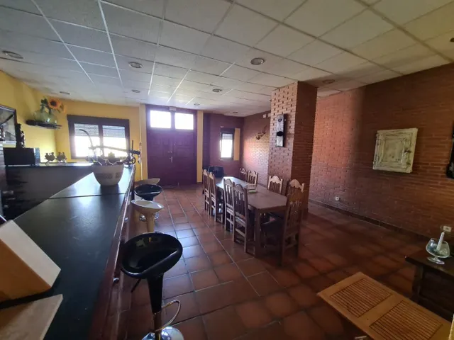 SE VENDE LOCAL EN EL CENTRO, ACONDICIONADO COMO MERENDERO, A - foto 2