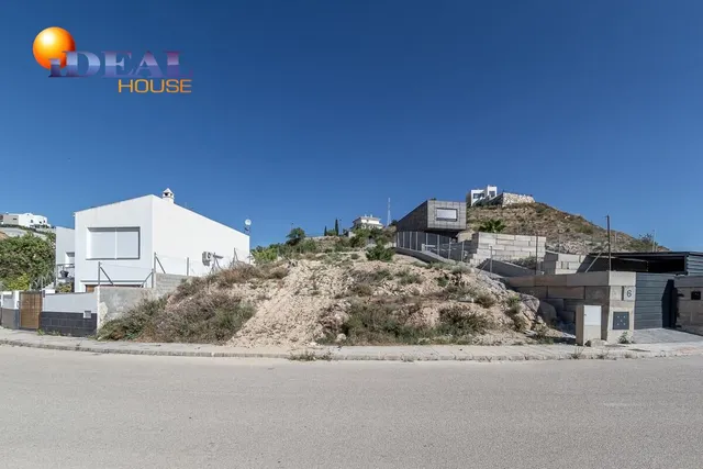 SOLAR URBANO EN ALTOS DE LA ZUBIA CON MAGNÍFICAS VISTAS — 4