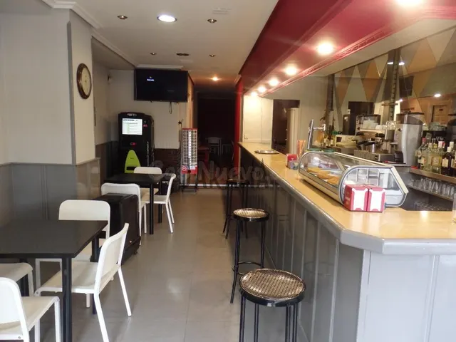 Venta de bar-cafetería en pleno rendimiento - foto 2